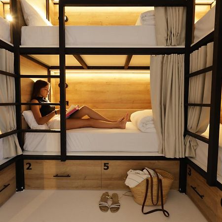 Black And White Hostel Palamos Luaran gambar