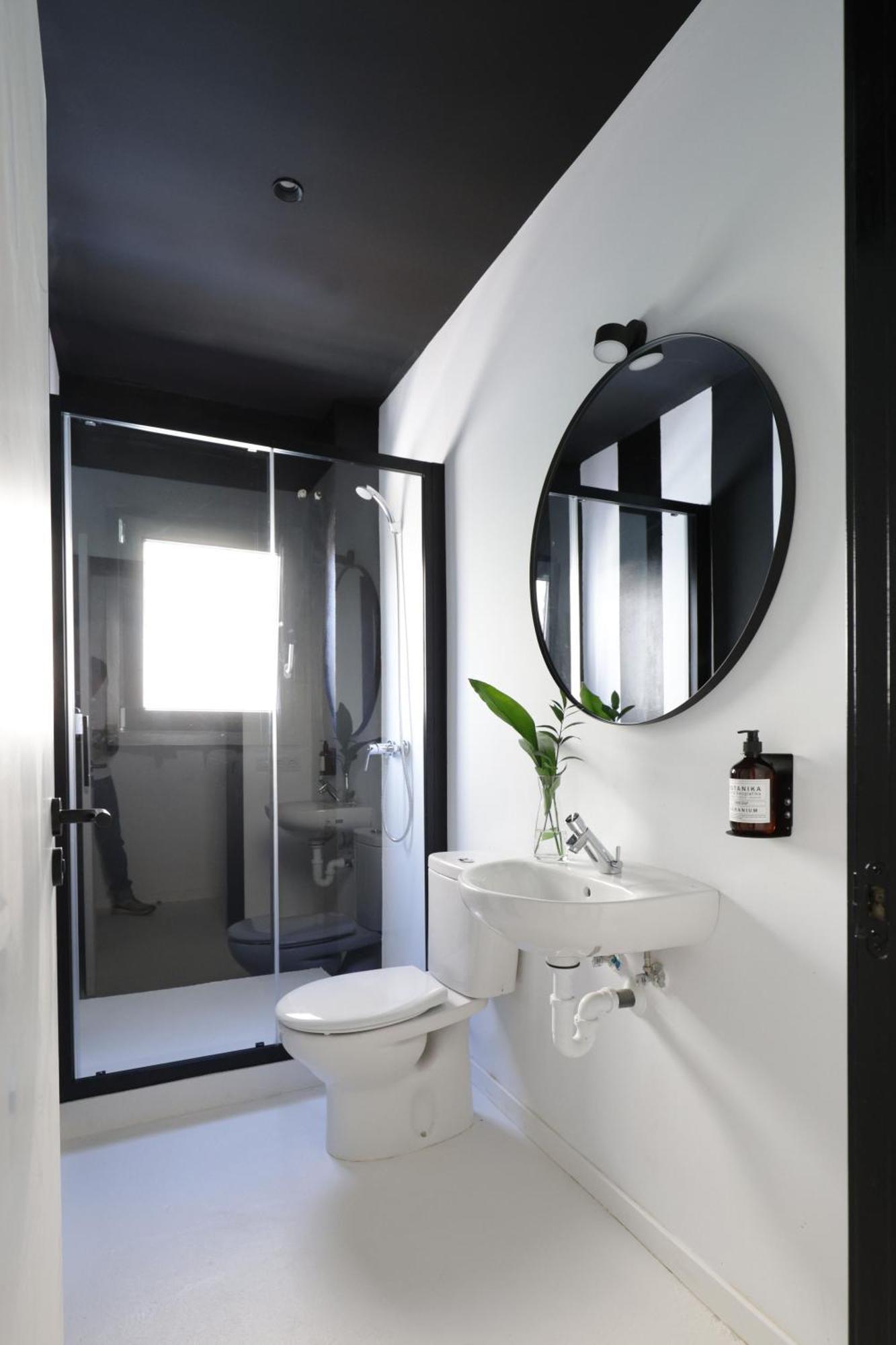 Black And White Hostel Palamos Luaran gambar